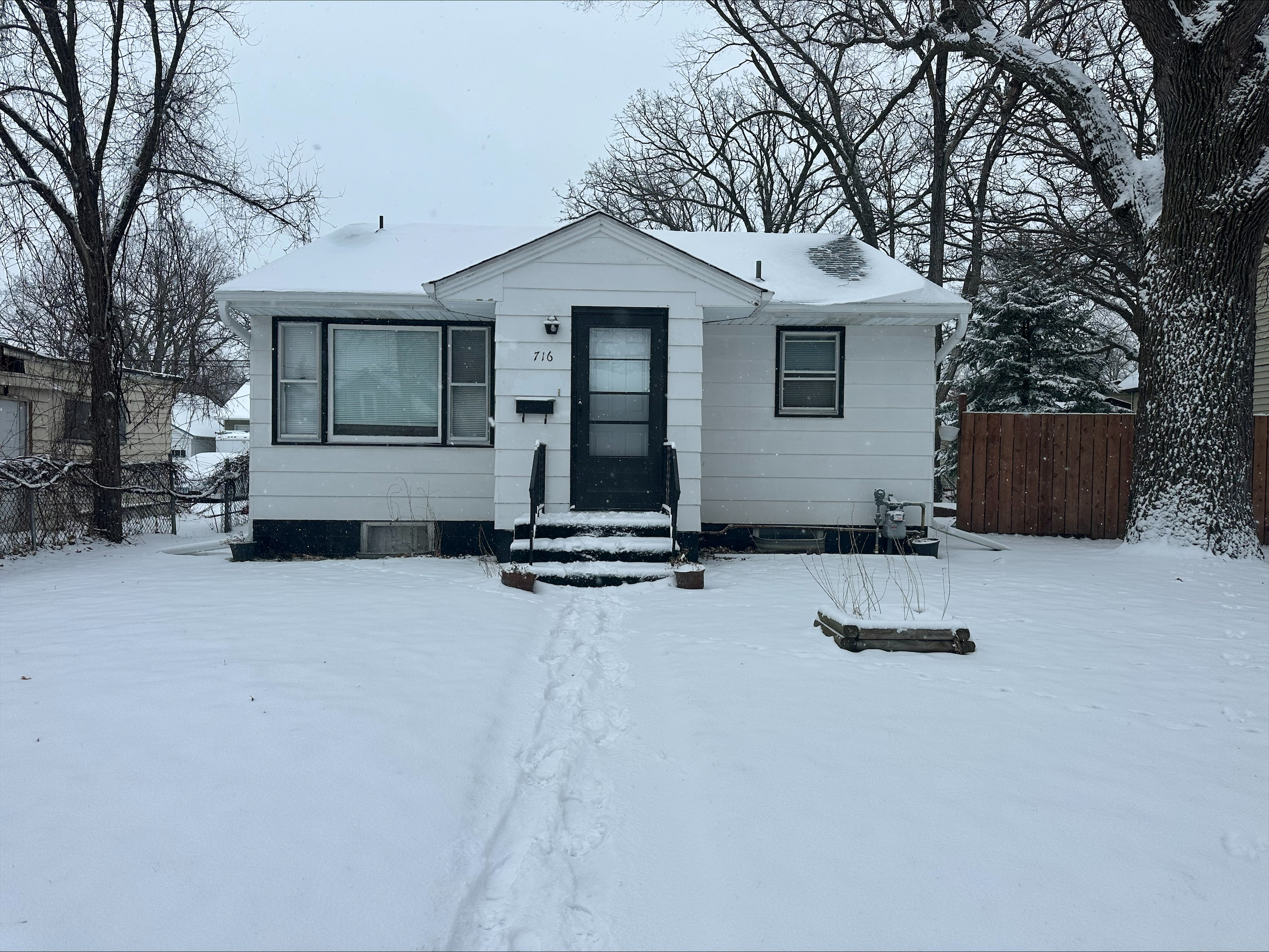 Quaint Single Family Home w Garage Workspace